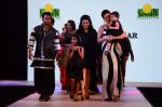 Urvashi Sharma, Sachiin Joshi at Smile Foundations Fashion Show Ramp for Champs, a fashion show for education of underpriveledged children on 2nd Aug 2015